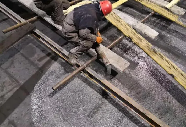 浇注料厂家在施工时需要注意什么现象？