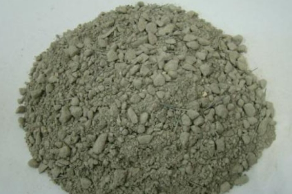 浇注料会自己变换成粉吗？